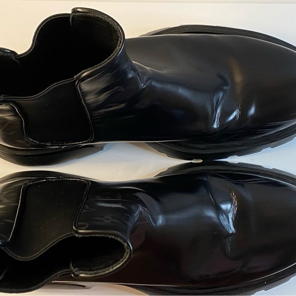 Authentic LV Bold Chelsea Men 7 - Picture 4 of 5